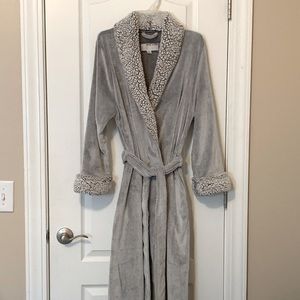 Anne Klein robe. Luxurious silver grey velour